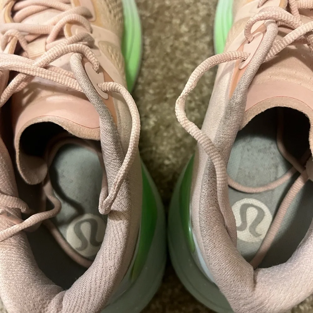 Lululemon BlissFeel‎ run sneaker 8.5